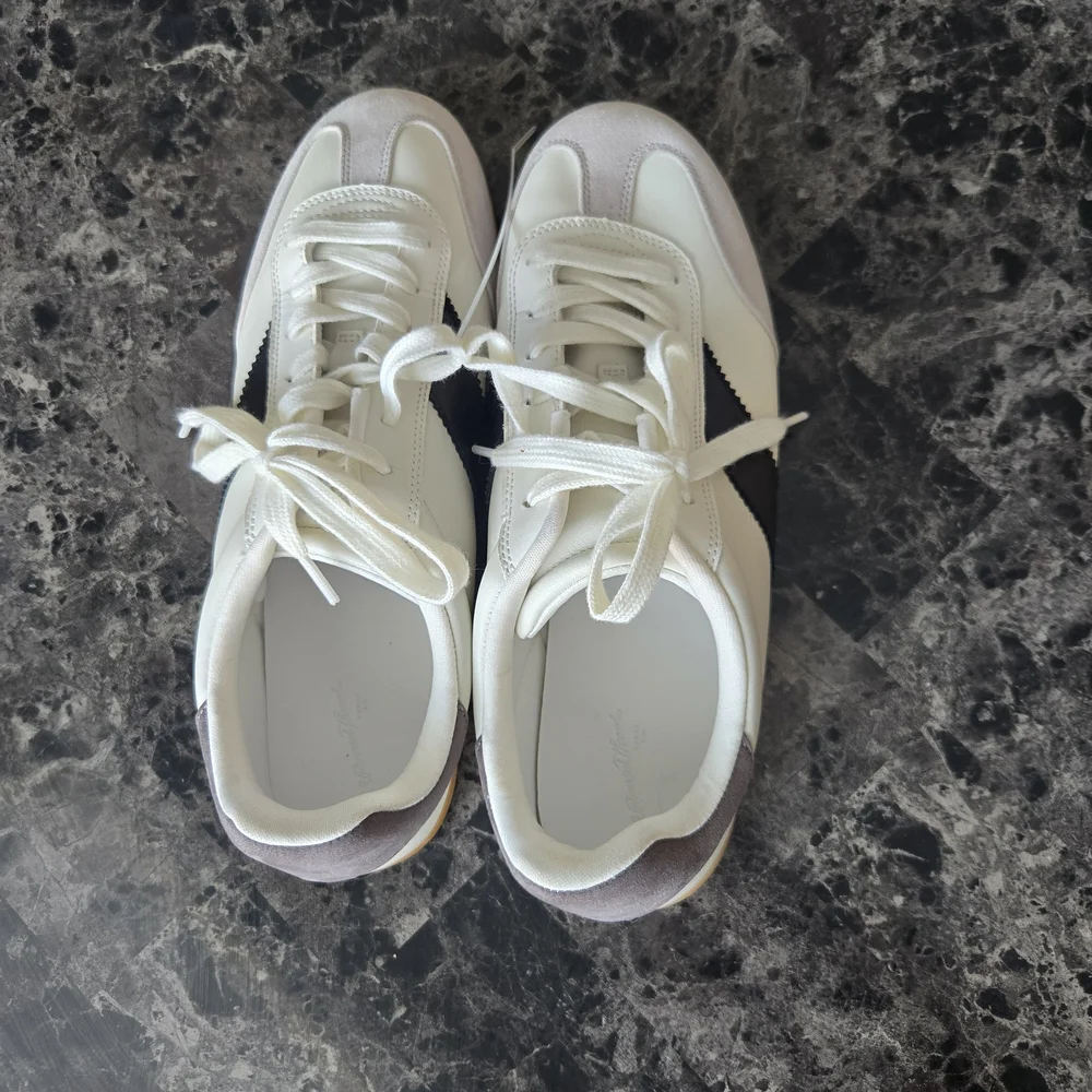Universal Thread White and Black Sneakers with Tan Sole